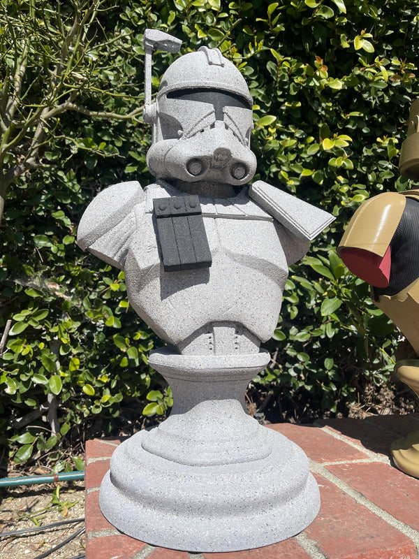 Star Wars character statues - Oversized